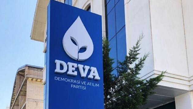 DEVA'da iki kurucu isim partiden istifa etti