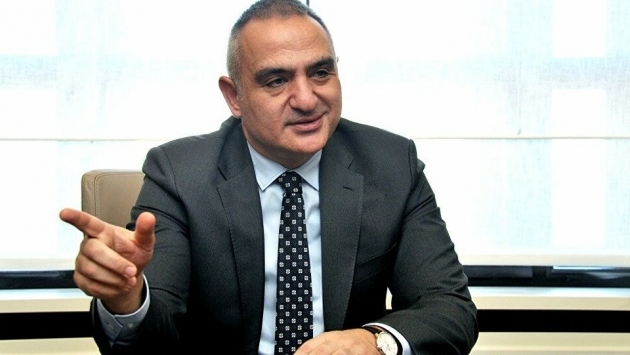 Bakan Ersoy: Tüm turizm çalışanları Mayıs sonuna kadar aşılanacak