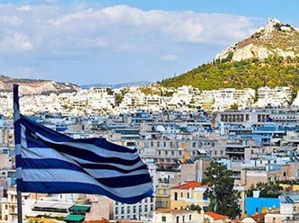 Yunanistan salgına rağmen sezonu açtı
