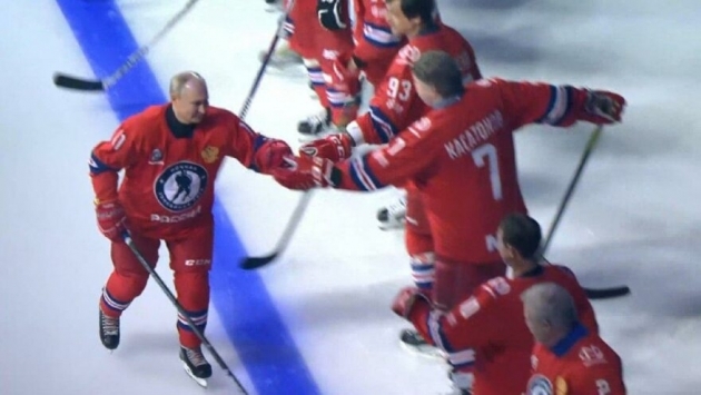 Vladimir Putin buz hokeyi maçına çıktı