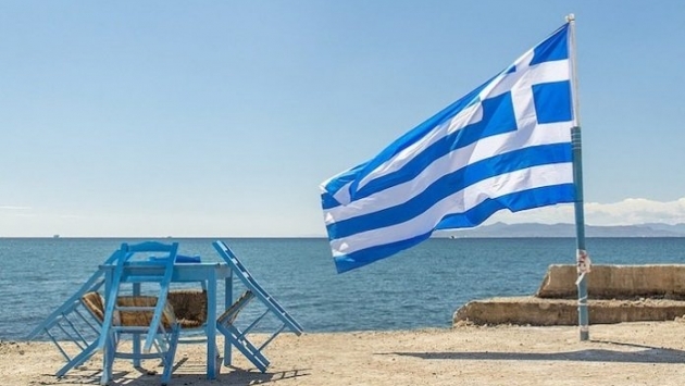 Yunanistan sezonu açıyor: Aşılanmış turistleri kabul edecek