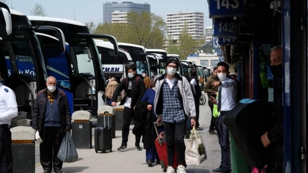 İstanbul'a dönüş başladı: Otobüs biletleri tükendi