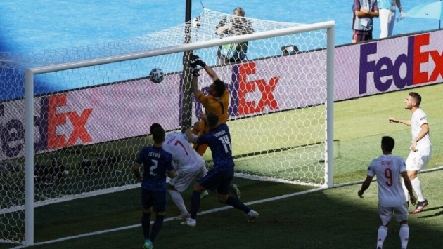 Martin Dubravka, kendi kalesine attığı golle EURO 2020 tarihine geçti