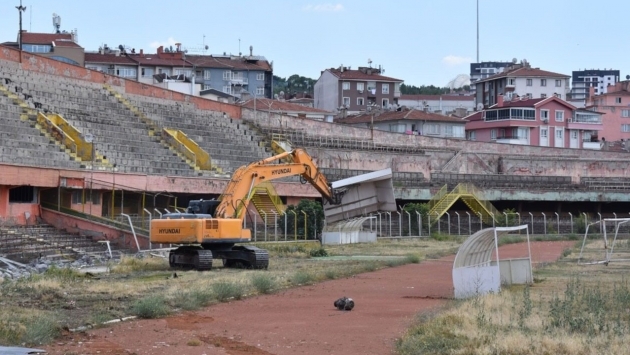 Cebeci Stadı’nın yıkımına başlandı: Gökçek gitti ama yık yap kültürü bitmedi