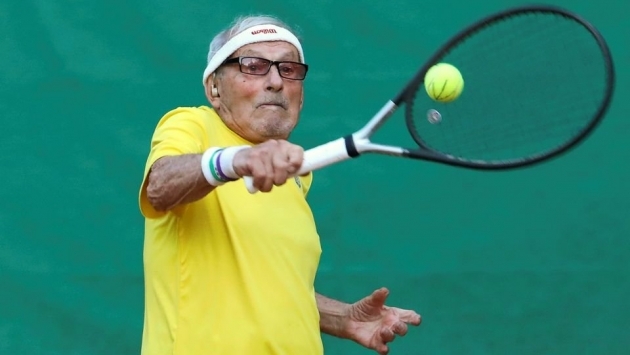 Dünyanın en yaşlı tenisçisi 97 yaşında Federer’e meydan okudu