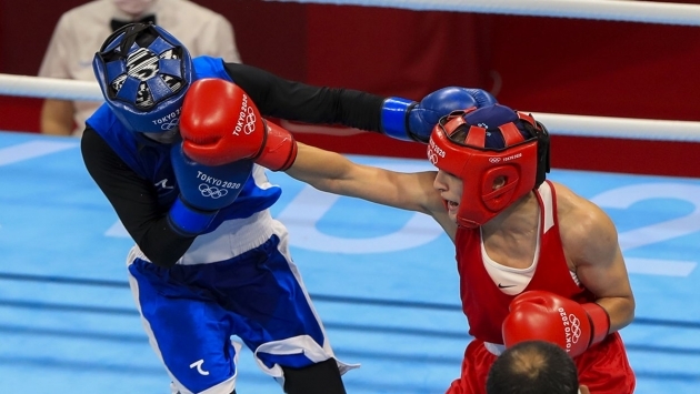 Milli boksör Buse Naz Çakıroğlu, çeyrek finale yükseldi