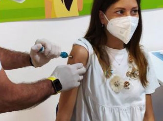 İtalya'da ilk kez iğnesiz korona aşısı uygulandı