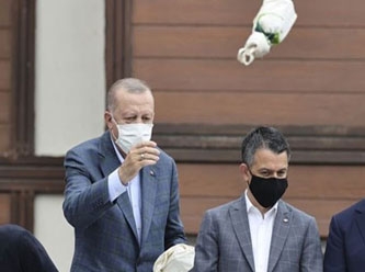 Erdoğan hayvanları ve evleri yanan vatandaşlara da çay fırlattı