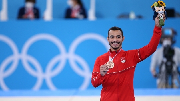 Milli cimnastikçi Ferhat Arıcan'dan bronz madalya