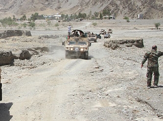 Afganistan'da Taliban ilk kez bir vilayet merkezini ele geçirdi