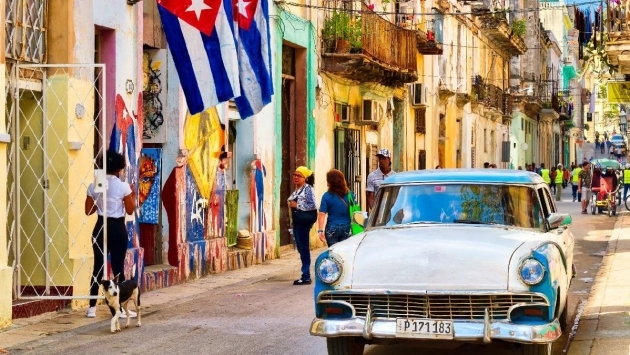 Küba'da küçük ve orta boy özel işletmelerin kurulmasına izin