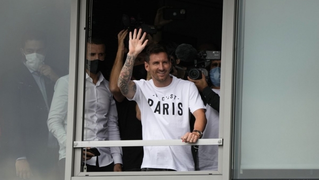 Messi, PSG için Paris'te