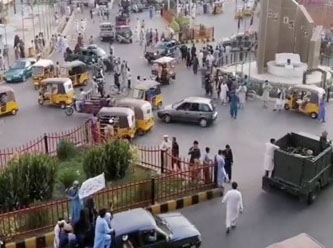Taliban Kabil’e girdi, cezaevleri boşaltıldı; kentten kaçış başladı