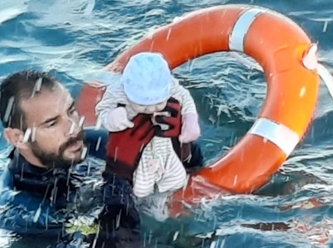 İki hafta denizde aç ve susuz kalan 47 sığınmacı hayatını kaybetti