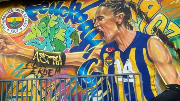 Fenerbahçe taraftarları, Eda Erdem Dündar için duvar resmi çizdi