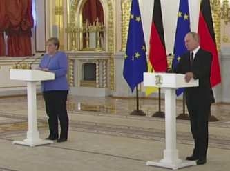 Merkel-Putin zirvesinde gerilimli dakikalar