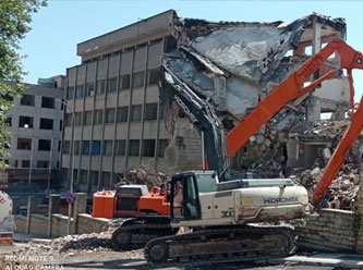 Samanyolu TV'nin Üsküdar'daki binası yıkıldı
