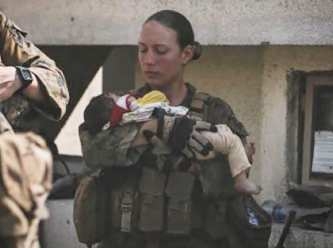 ABD’li asker Nicole Gee; Afgan bebeği kurtardı, saldırıda öldü