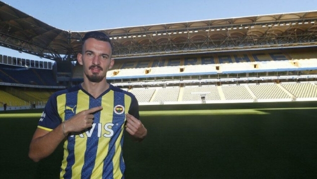 Fenerbahçe beklenen forvet transferini duyurdu