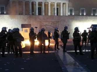 Yunanistan panikledi