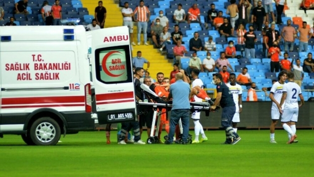 Adanasporlu Berkan Fırat’ın ayağı kırıldı, hakem sarı kart verdi!