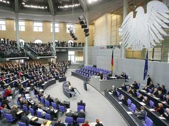 Almanya'da milletvekili maaşları bu yıl düşüyor