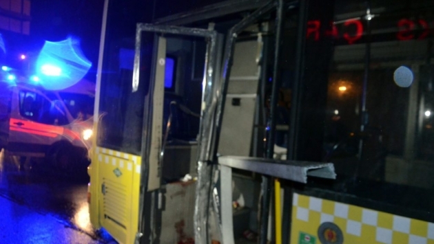 Halk otobüsünün motoruna bariyer saplandı: 1’i ağır 4 yaralı