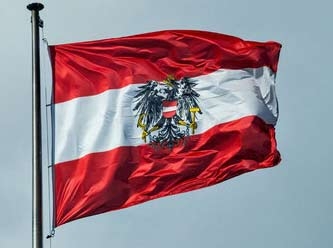 Avusturya'da başbakanın ofisine polis baskını