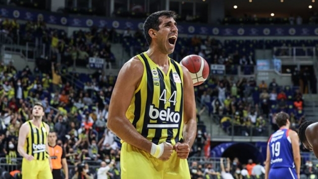Fenerbahçe Beko, Anadolu Efes'i farklı geçti