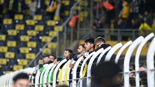 Fenerbahçe taraftarından ‘Yönetim istifa’ tezahüratı