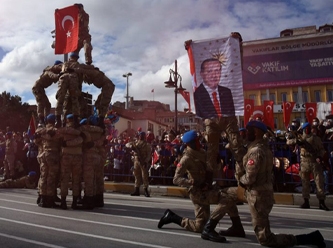 29 Ekim'de askere Atatürk yerine Erdoğan posteri açtırdılar