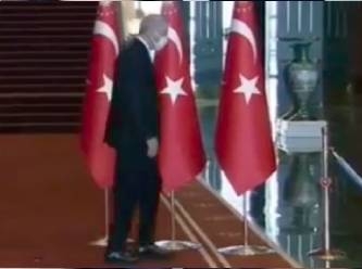 Erdoğan yürümekten bile aciz durumda