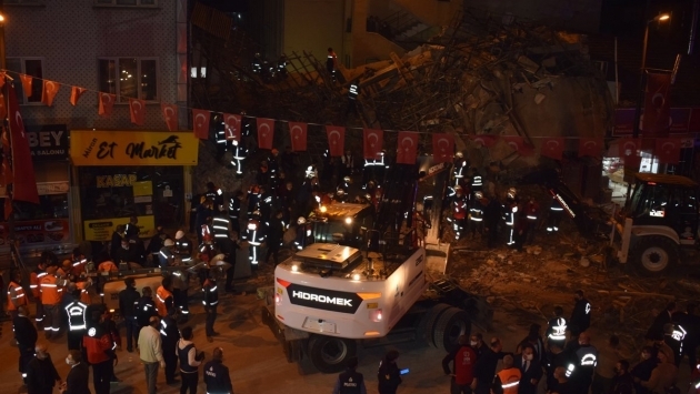 Malatya’da çöken binadan çıkan vatandaş, dehşet anlarını anlattı