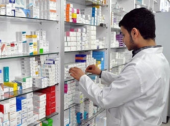 Türkiye'de İlaç krizi büyüyor: Antibiyotik, öksürük şurubu, en basit damlalar bile bulunamıyor