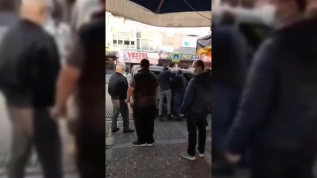 İzmir'de İYİ Parti standına saldırı: Kadın görevli darp edildi