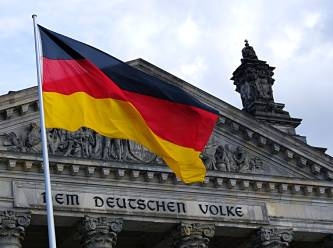 Almanya dördüncü dalga ile mücadelenin yollarını arıyor