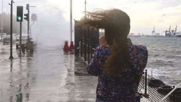 İstanbul'da fırtına nedeniyle okullara bir günlük ara