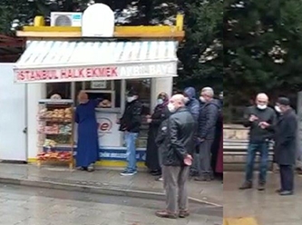 Halk, ucuz ekmek için yağmur altında kuyruğa girdi