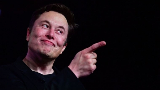 Elon Musk: İşlerimi bırakıp influencer olmayı düşünüyorum
