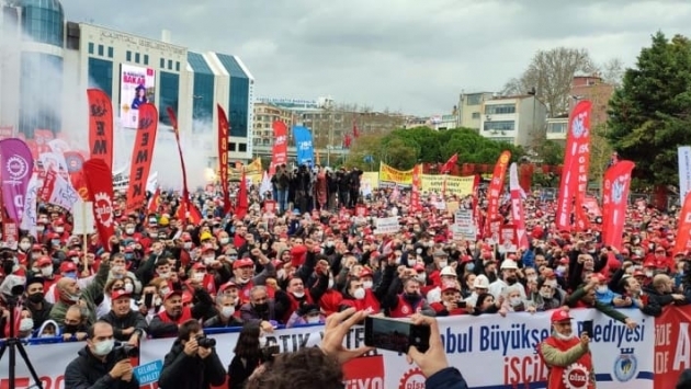 DİSK'ten İstanbul'da miting: Asgari ücretle ilgili kırmızı çizgi 5 bin 200 TL