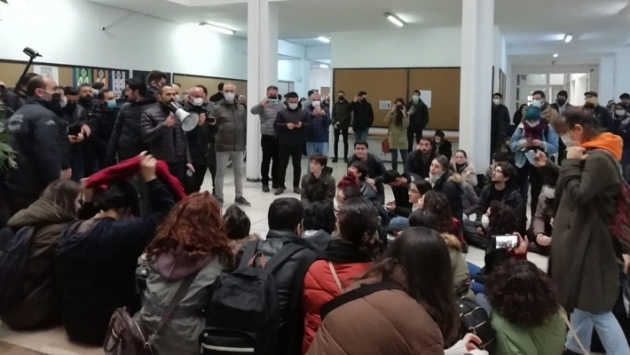Cebeci’de öğrencilerin forum yapmasına polis engeli