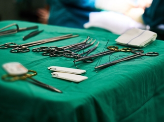 Sağlık sistemi çöktü: Bırakın ameliyatı, basit müdahaleler için bile malzeme yok
