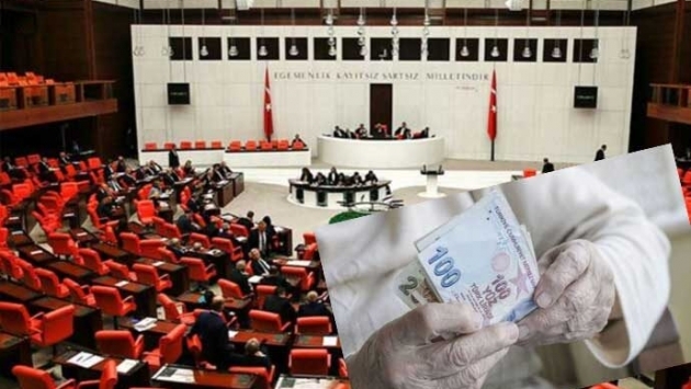 En düşük emekli maaşının asgari ücret seviyesine çıkartılması teklifi AKP oylarıyla reddedildi