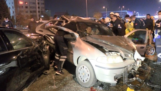 Beylikdüzü’nde 11 araç birbirine girdi: 10 kişi yaralandı
