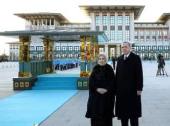 Millet aç, Erdoğan'ın saraylarına para akıyor!..