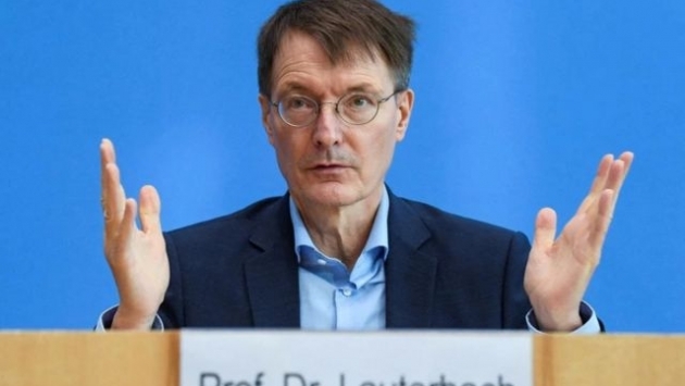 Almanya Sağlık Bakanı: Tam aşı üç dozdan oluşuyor, Omicron son varyant olmayacak