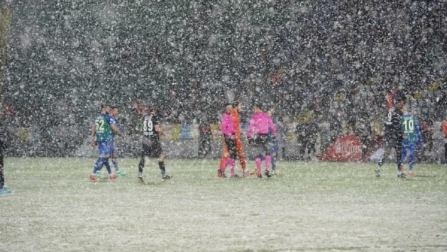 Çaykur Rizespor-Antalyaspor maçına kar engeli
