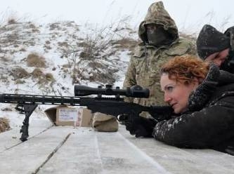 Ukrayna'da halk silah talimlerine başladı