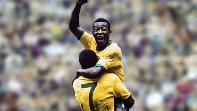 Pele'nin futbolcu kartı rekor fiyata satıldı