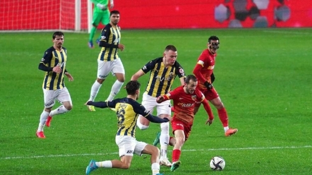 Kayserispor 10 kişiyle Fenerbahçe’yi eledi!
